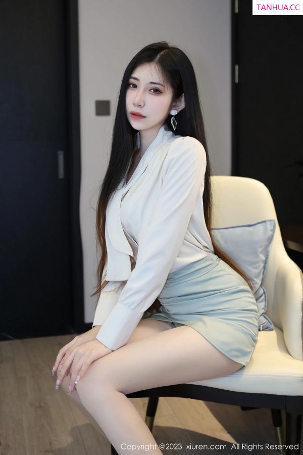林依娜  [XiuRen]高清写真图 2023.04.10 No.6547 依娜Yina 短裙美腿第2张图片